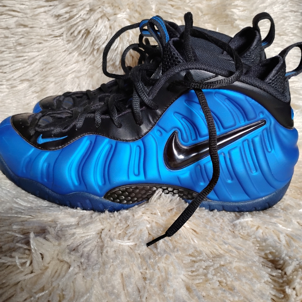 Men's Nike  Black and Blue Sneakers
